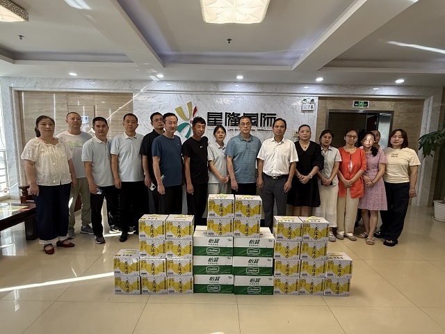 心系一線送清涼  鼓足干勁促發(fā)展 ——集團(tuán)公司赴宣城、蕪湖項(xiàng)目開展“送清涼”慰問工作